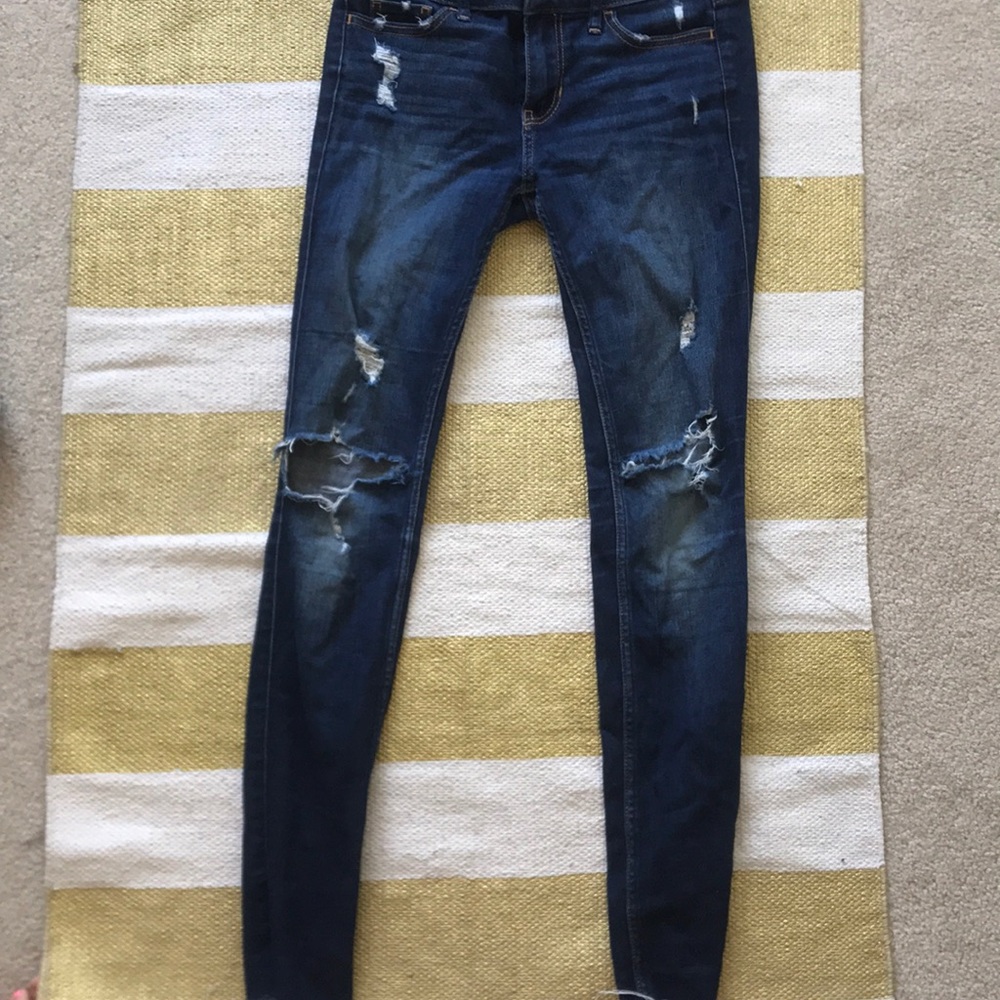 dark hollister ripped jeans!!